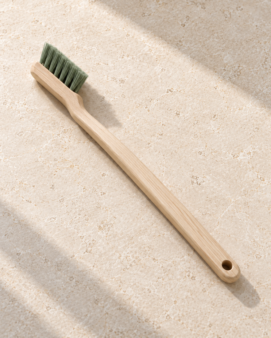 Cove Track Brush - angle