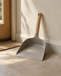 OSLENTA Form Dustpan hero, Quiet Home