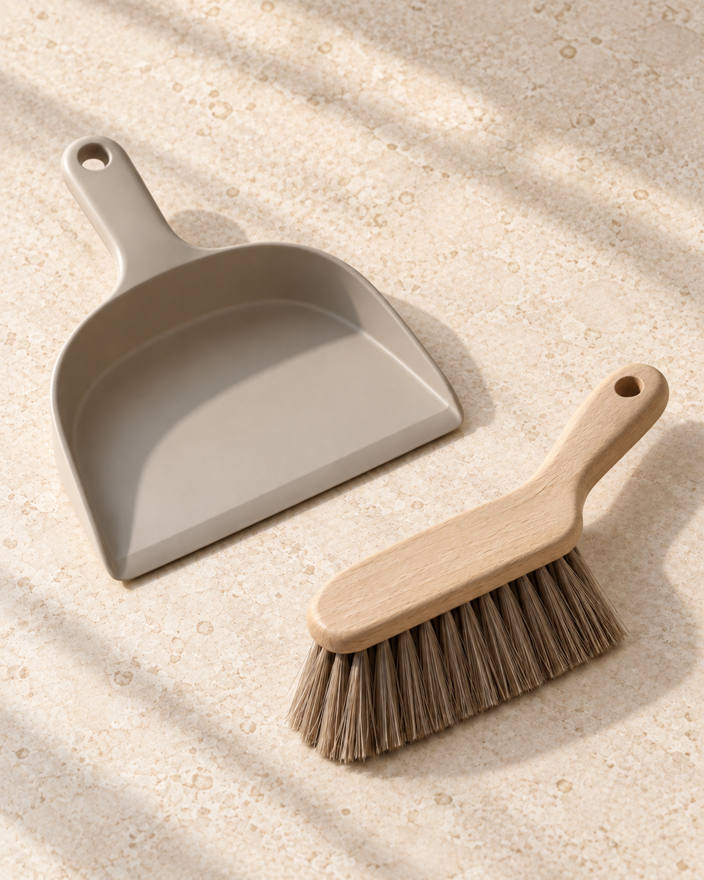 Pera Mini Dustpan Set - angle